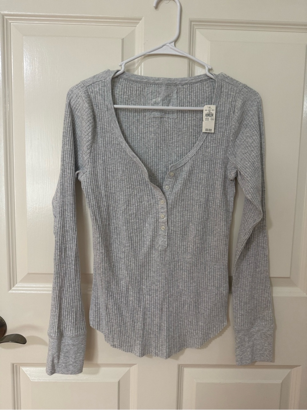 NWT Aerie Light Gray Ribbed Long Sleeve Top, Size medium